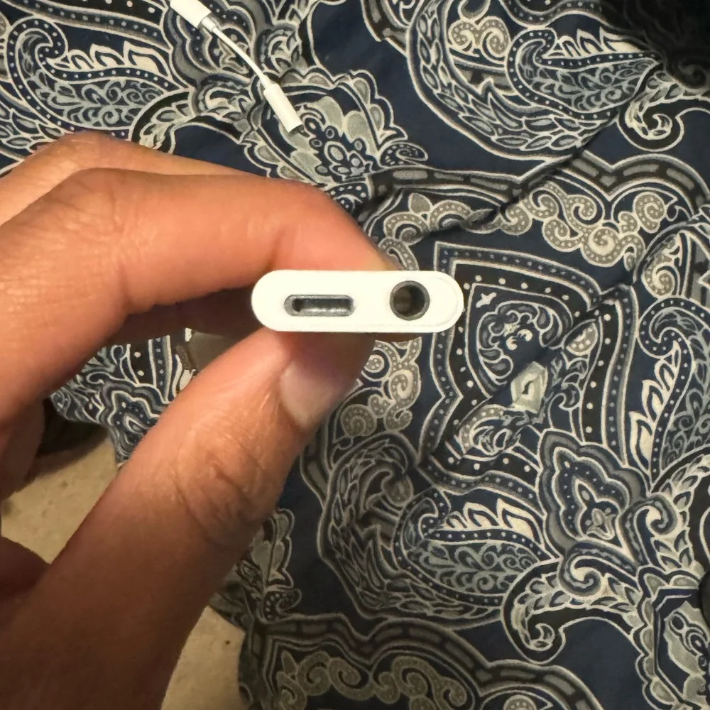 2 Lightning to headphone jack adapters